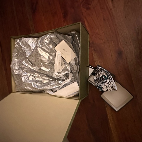 Tiffany, Louis Vuitton, Dior, Gucci & Jimmy Choo Shopping Bags and Boxes. - Picture 4 of 12